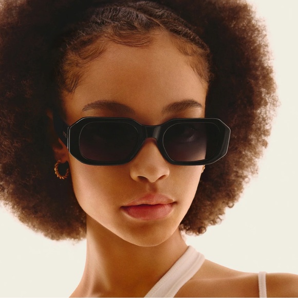 Quay Australia Accessories - Quay hyped up black / smoke sunglasses